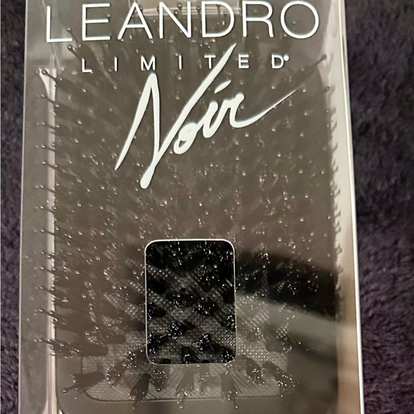 Leandro Limited Noir Porcupine Paddle Brush - Picture 4 of 5